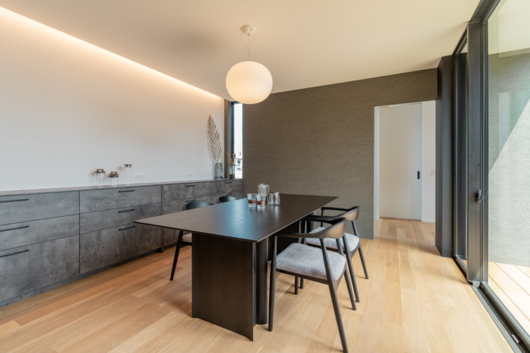 【焼津市】完成見学会｜中庭を囲むL字型の家で1階完結の動線が魅力のお家。